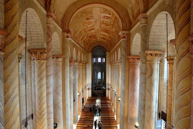 la nef de l'abbatiale de Saint-Savin
