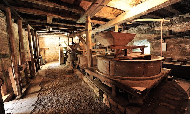 La salle des meules du moulin de Cougnaguet